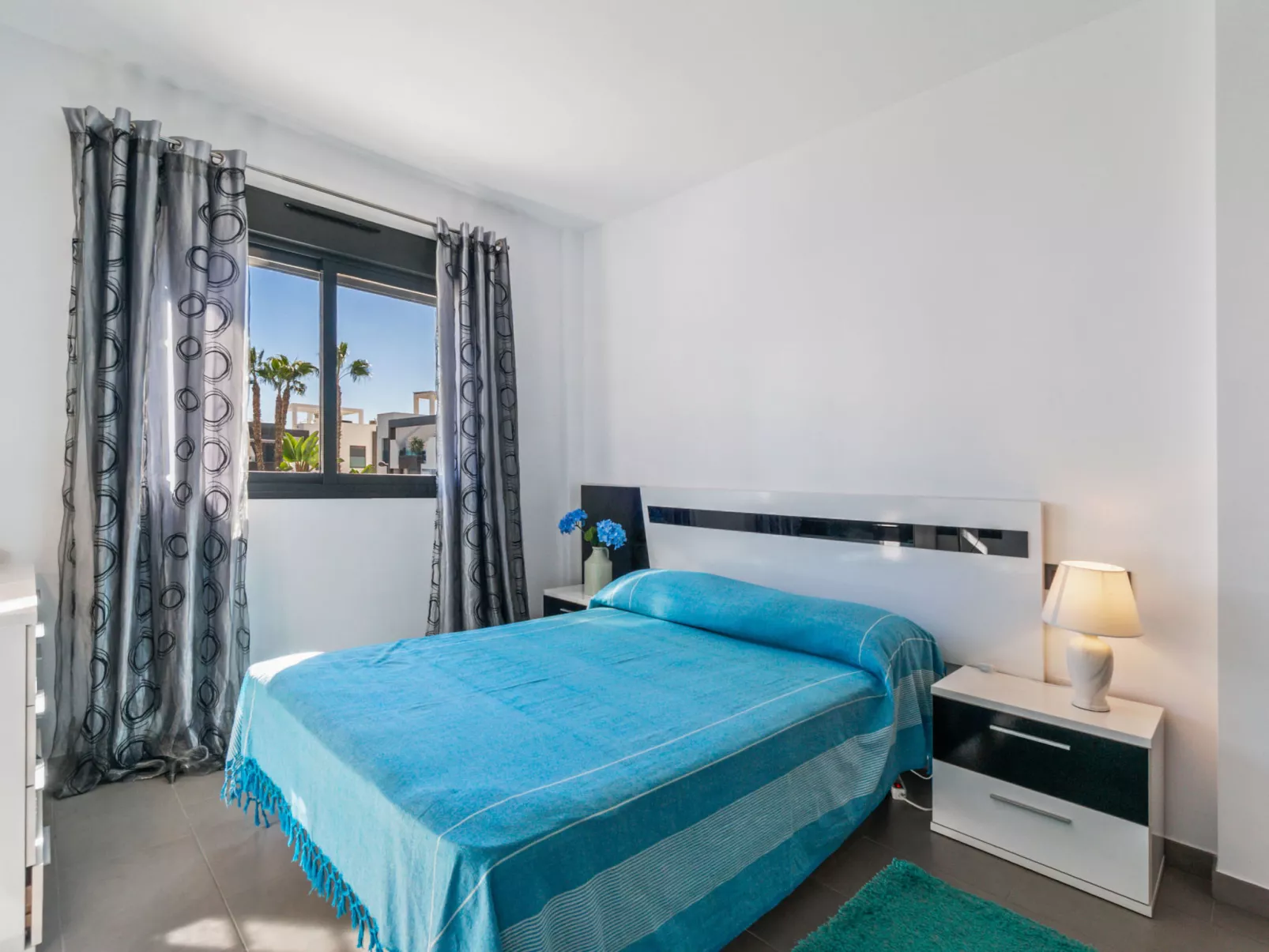 Oasis Beach 1-Drinnen