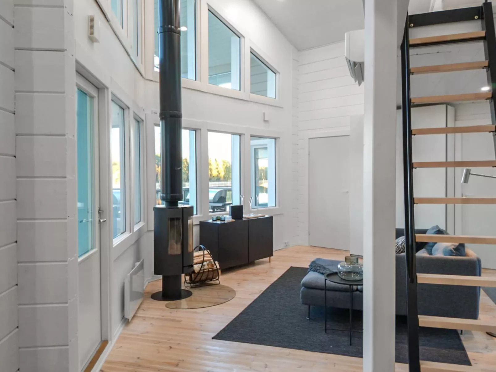 Villa lokinkärki-Dedans