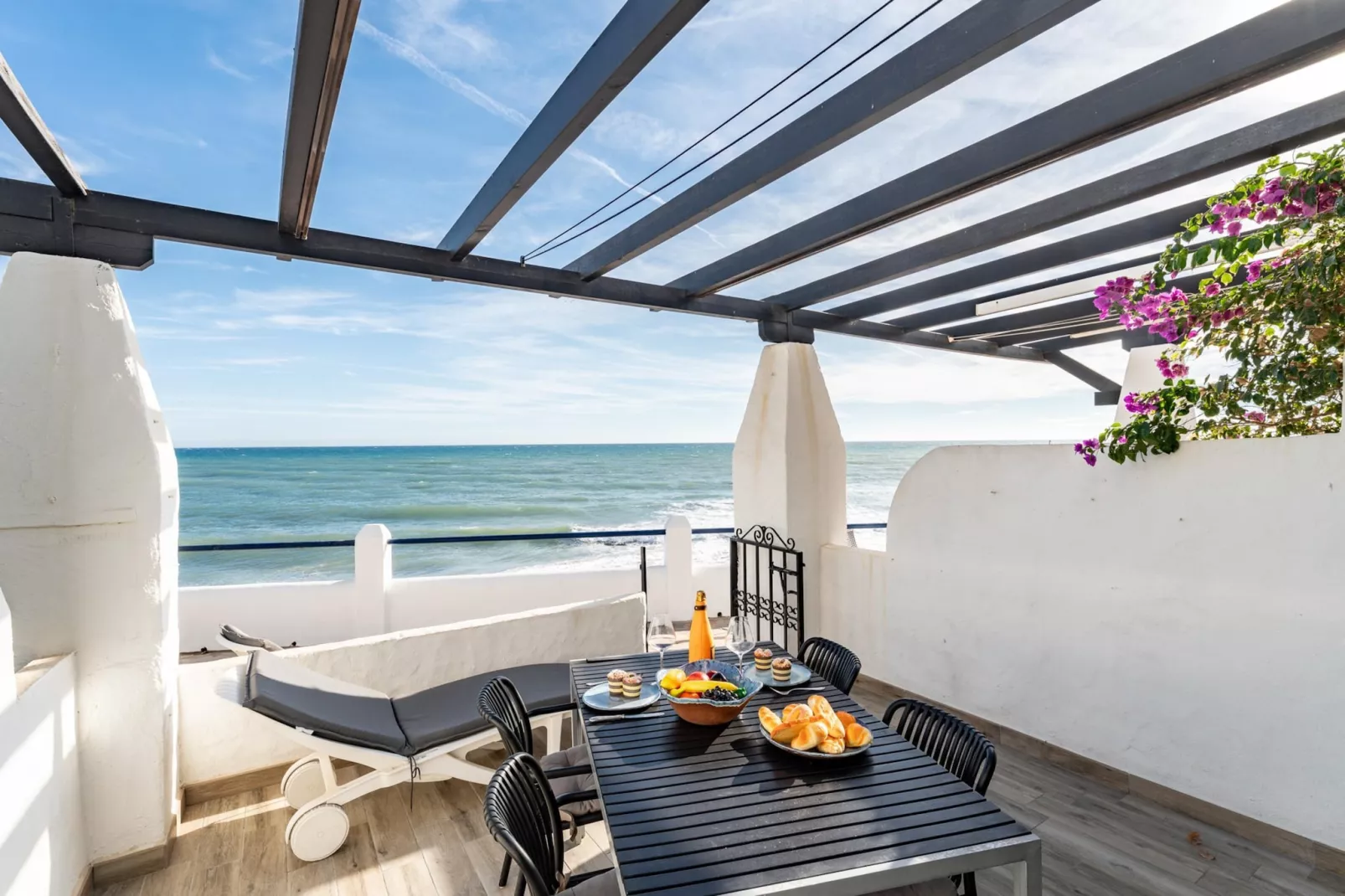 CT 399 - Faro's Beachfront Apartment in Calahonda-Terrace balcony