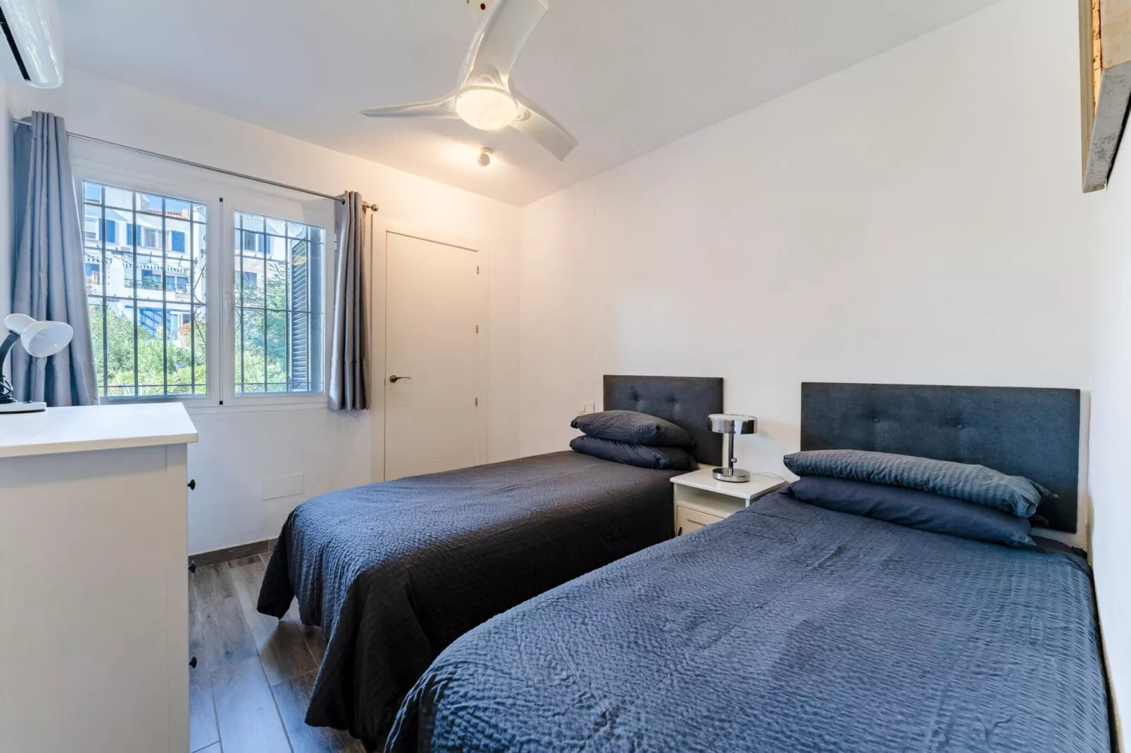 CT 400 - Faro's Beachfront House in Calahonda-Bedroom