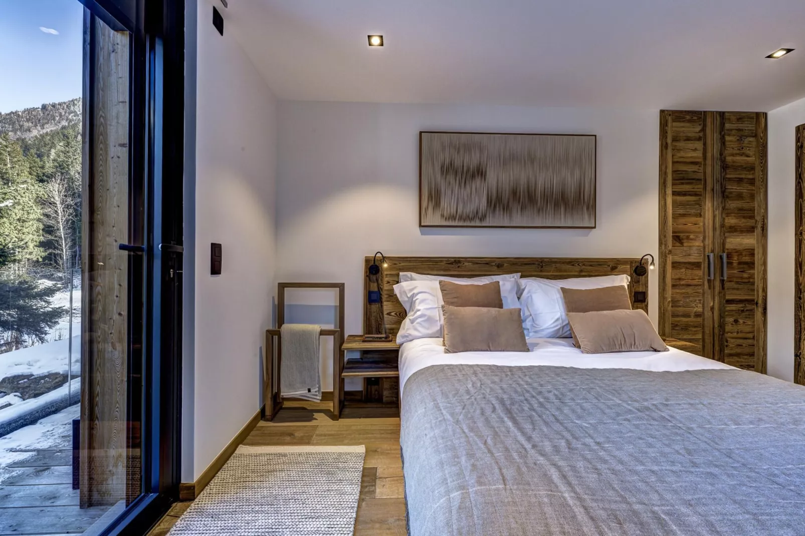 Green Forest-Bedroom