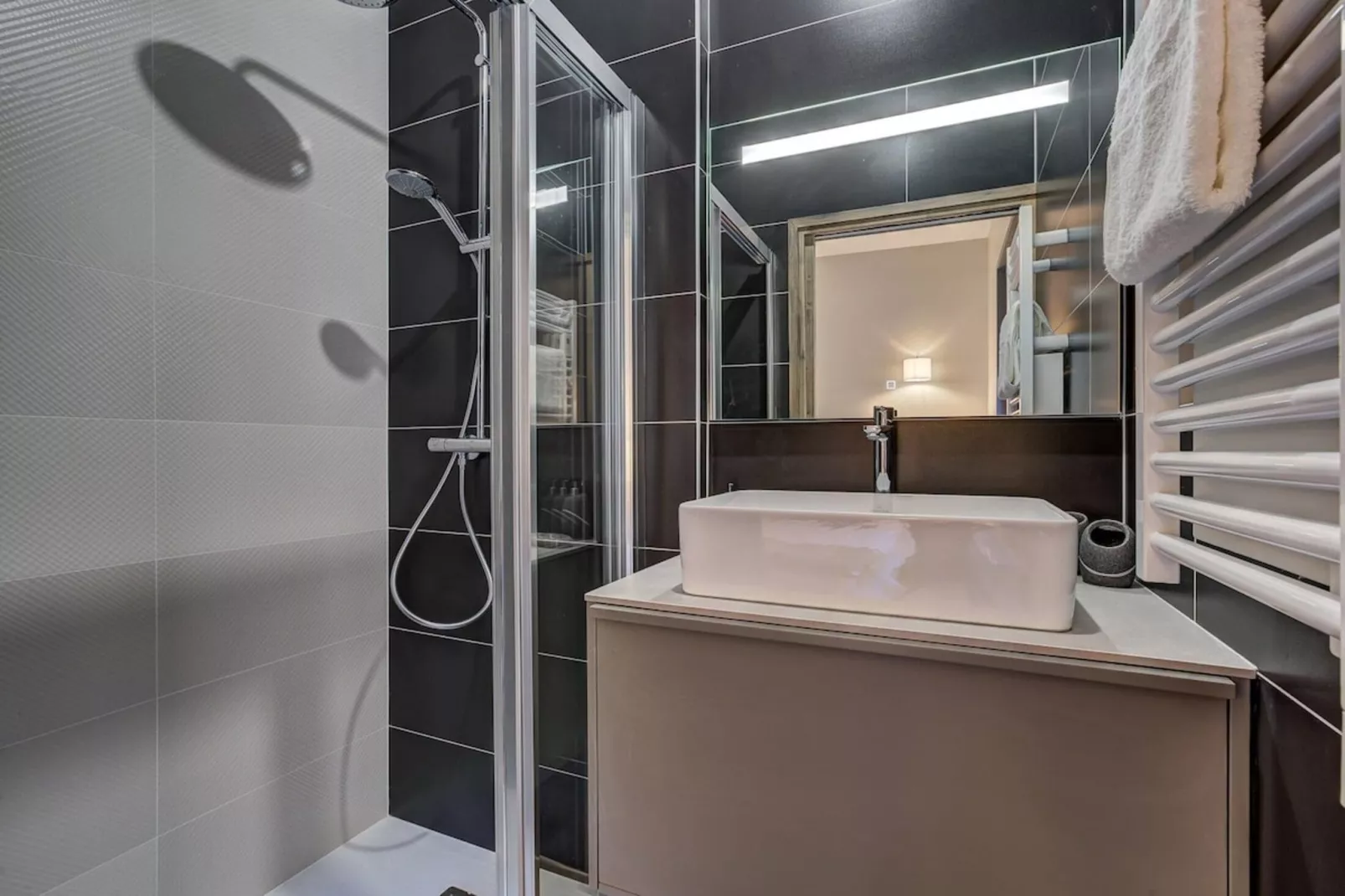 White Pearl C12-Badezimmer