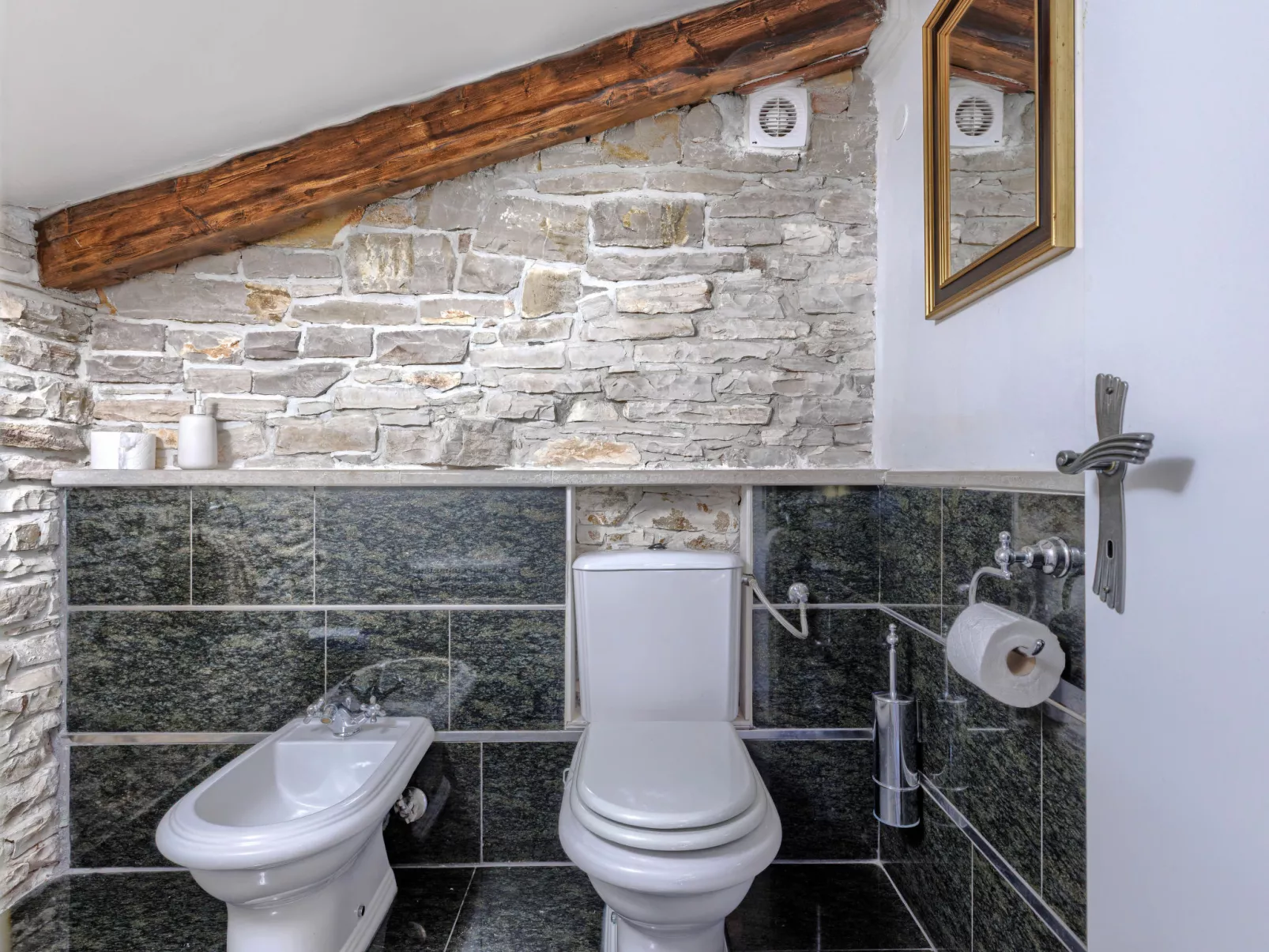 Golden Roots-Drinnen