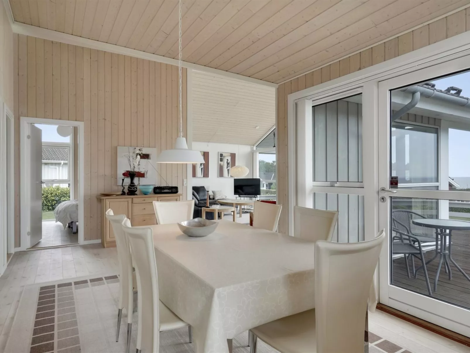 "Finn" - 100m from the sea-Dedans