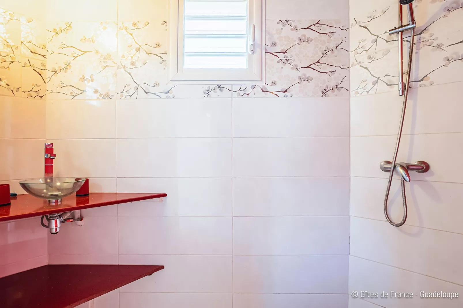 Paradise Bay Bungalow cosy bord de mer et piscine-Bathroom