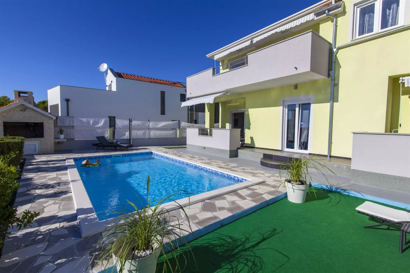 Sea view Villa Brodarica-Schwimmbad