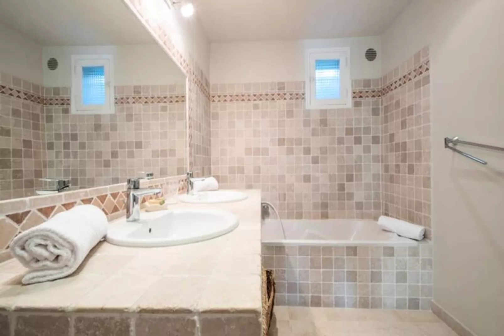 Résidence Maison Et Piscine Chauff&eacute;e 5min &agrave; Pied Du Centre !-Non tagué