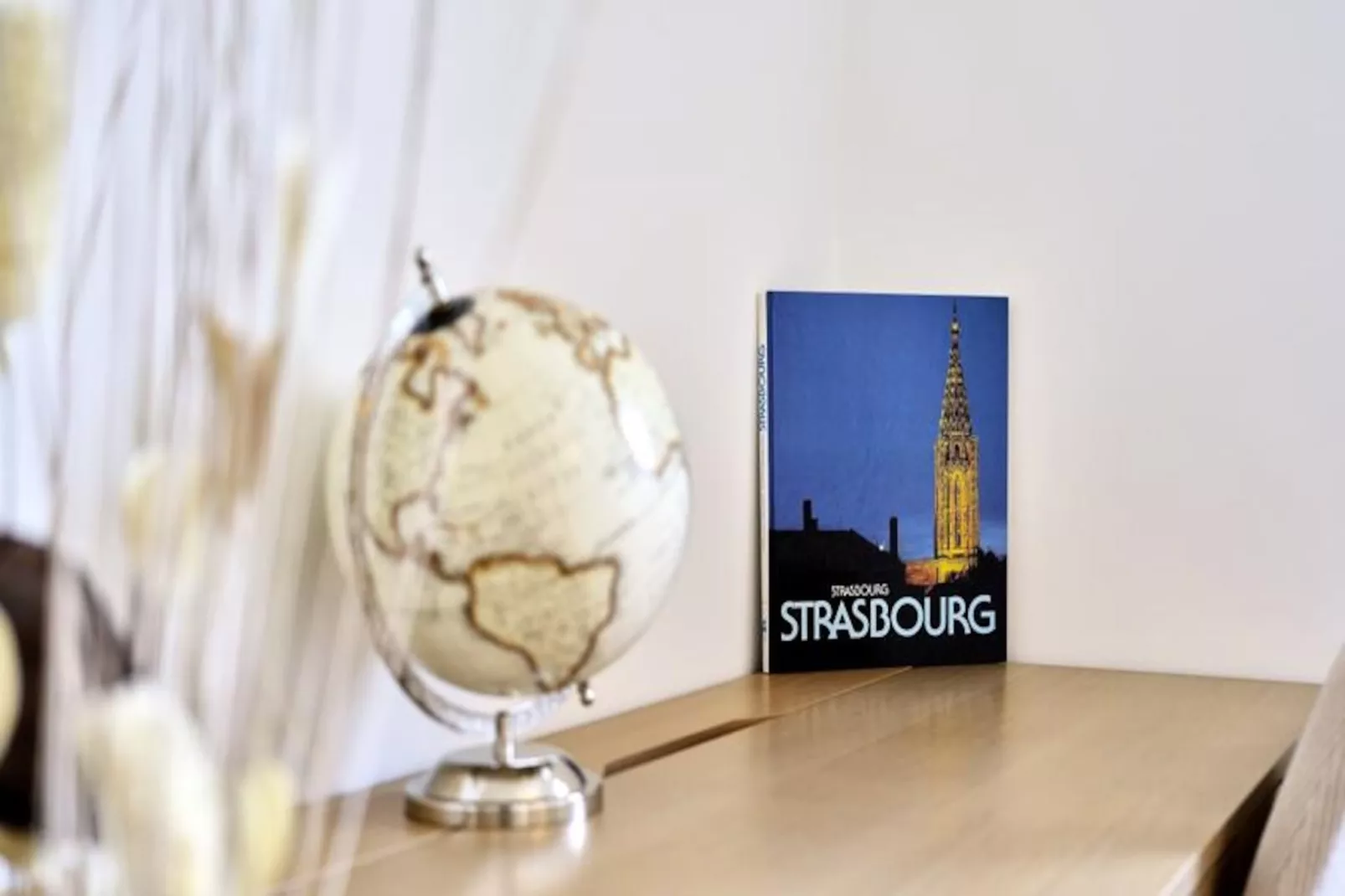 Dans Les &eacute;toiles - 2 Chambres Proche Centre Ville Avec Parking Inclus-Non tagué