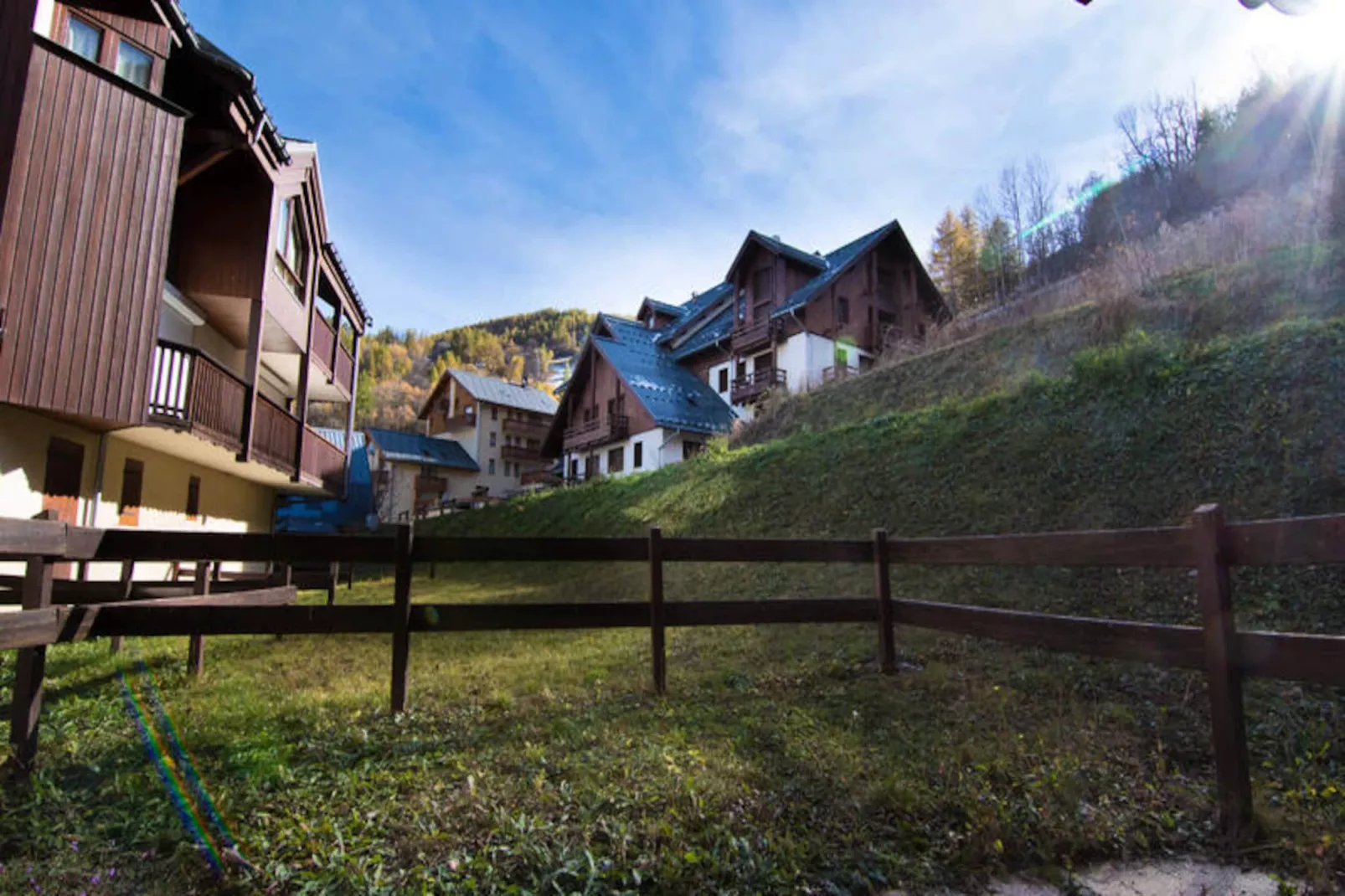 Chalet De Tigny Clematite - Untagged