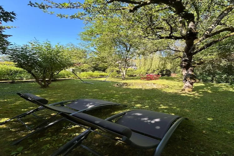 Bligny-sur-Ouche-Jardins en été