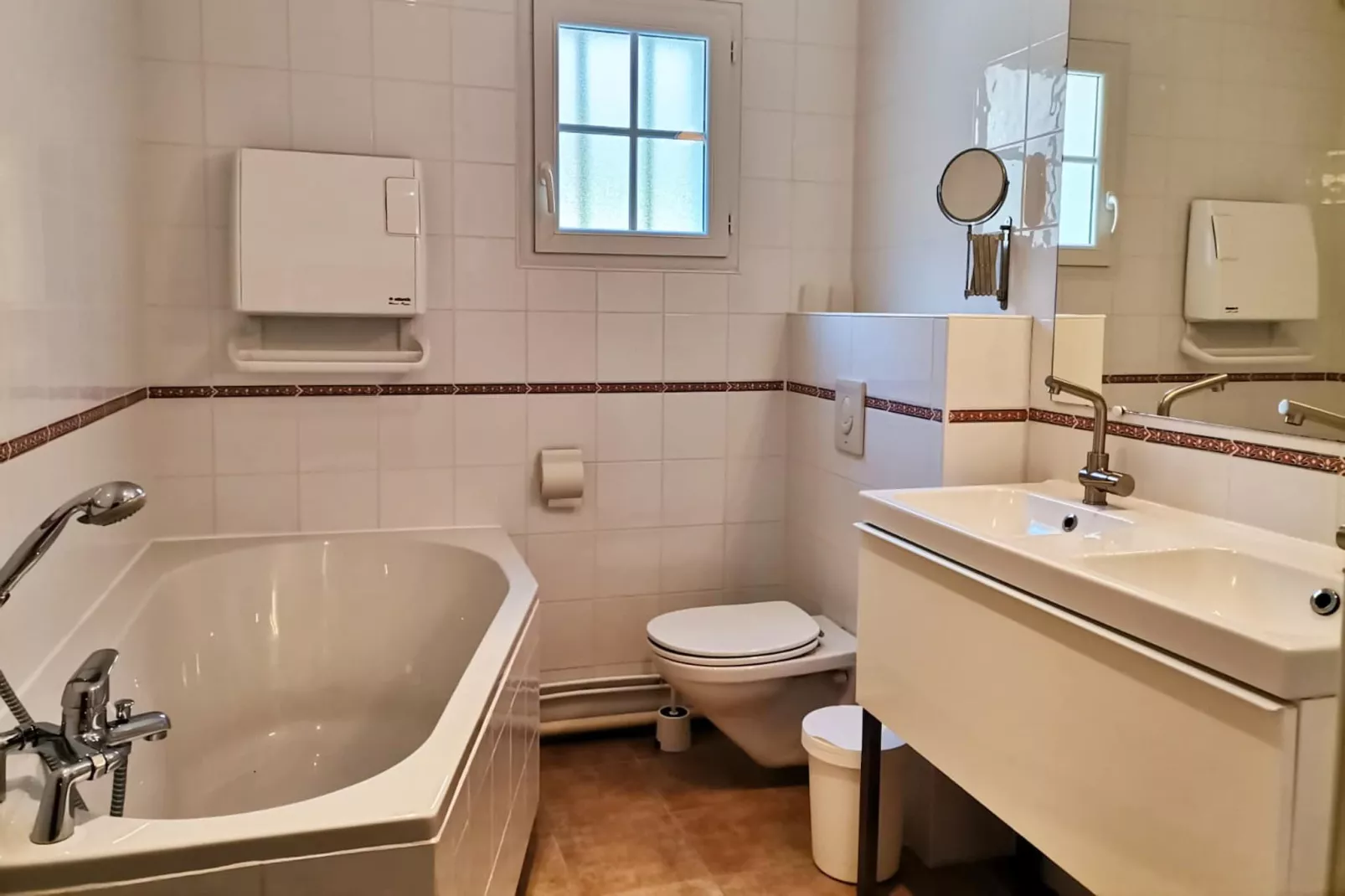 Bourg Est 3-Salle de bain