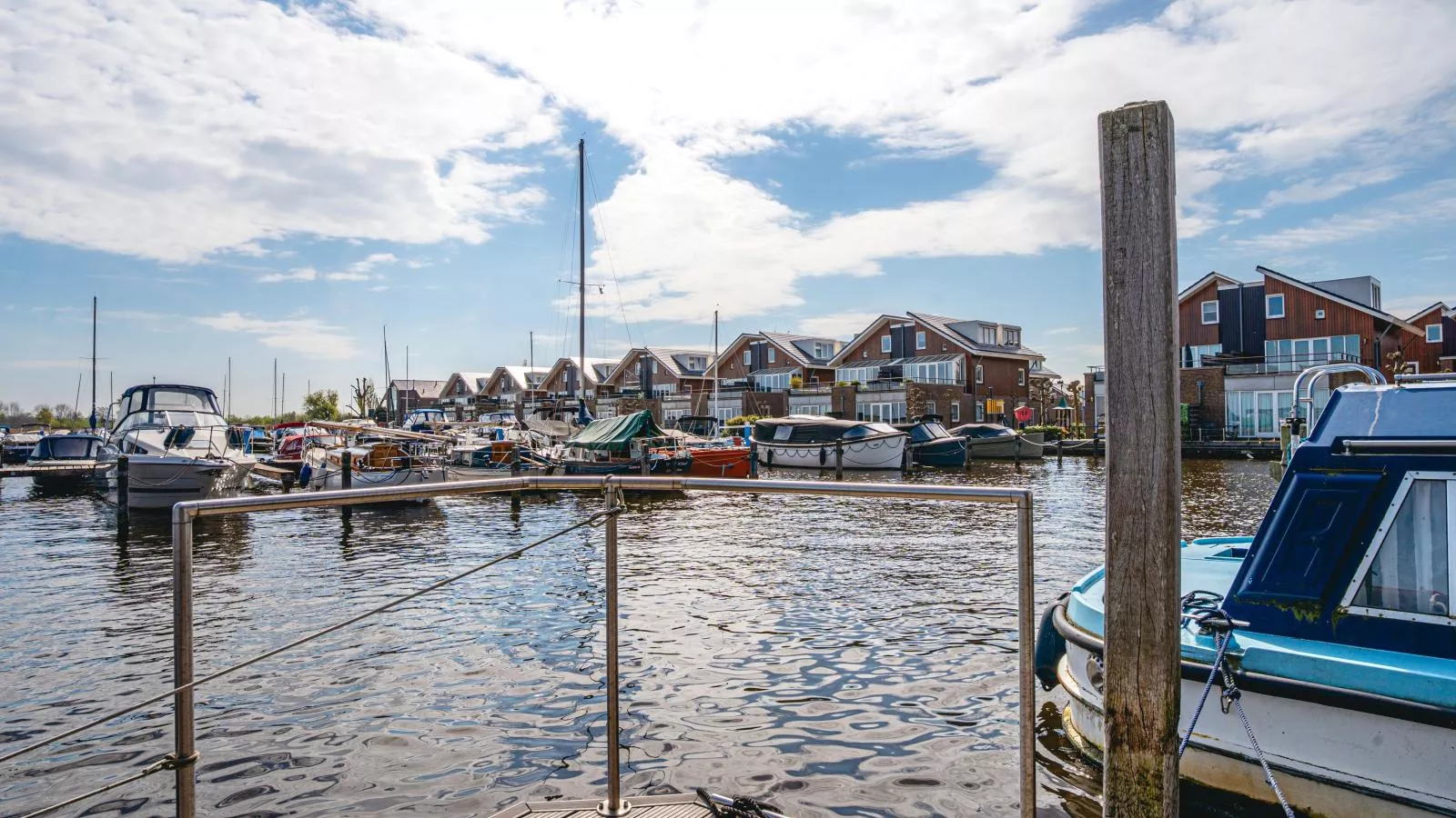 Tiny houseboat Uitgeest I-Terrace balcony