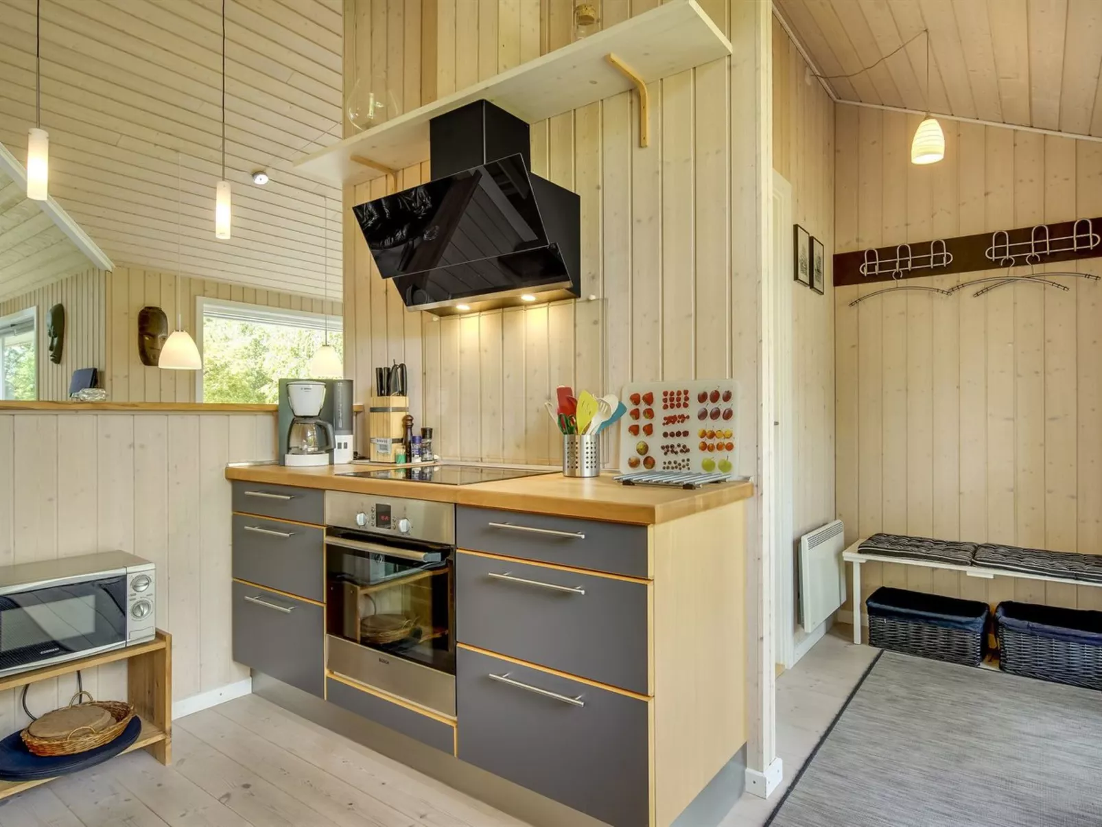 "Anemone" - 700m from the sea-Drinnen