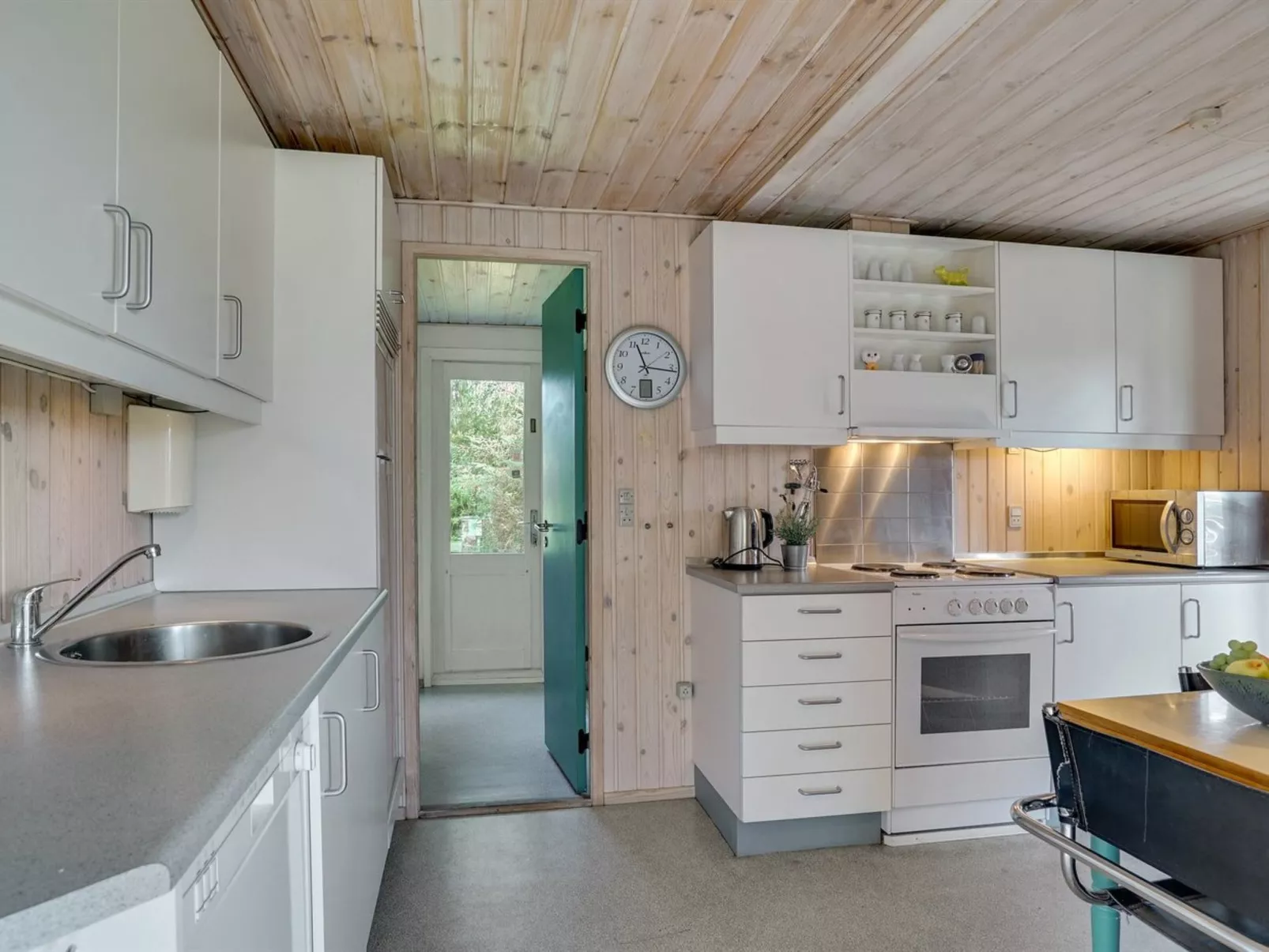 "Glum" - 300m from the sea-Inside