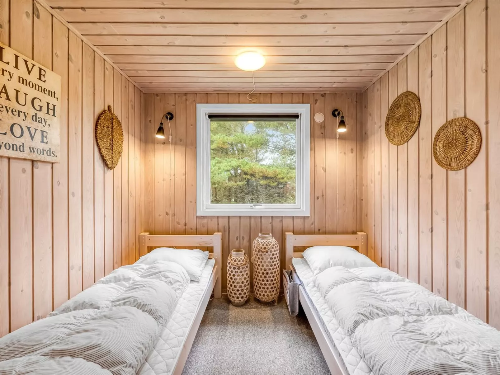 "Toimi" - 500m to the fjord-Inside