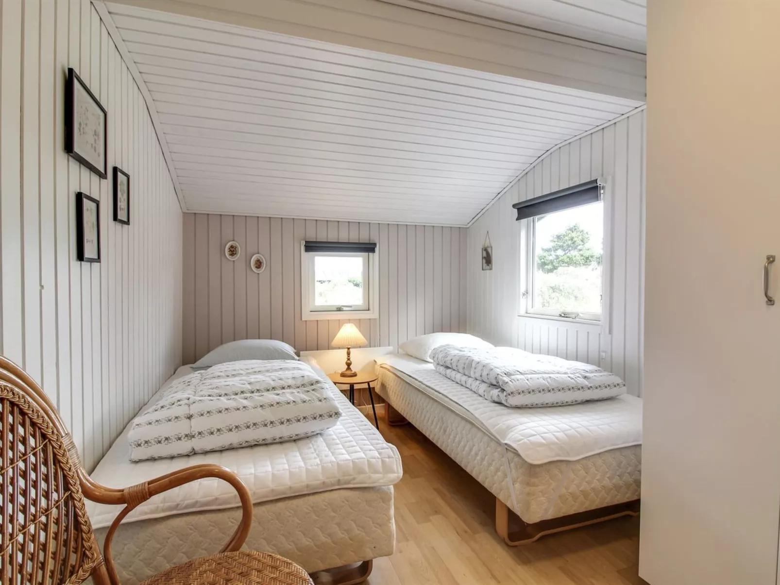 "Alice" - 1.3km from the sea-Inside