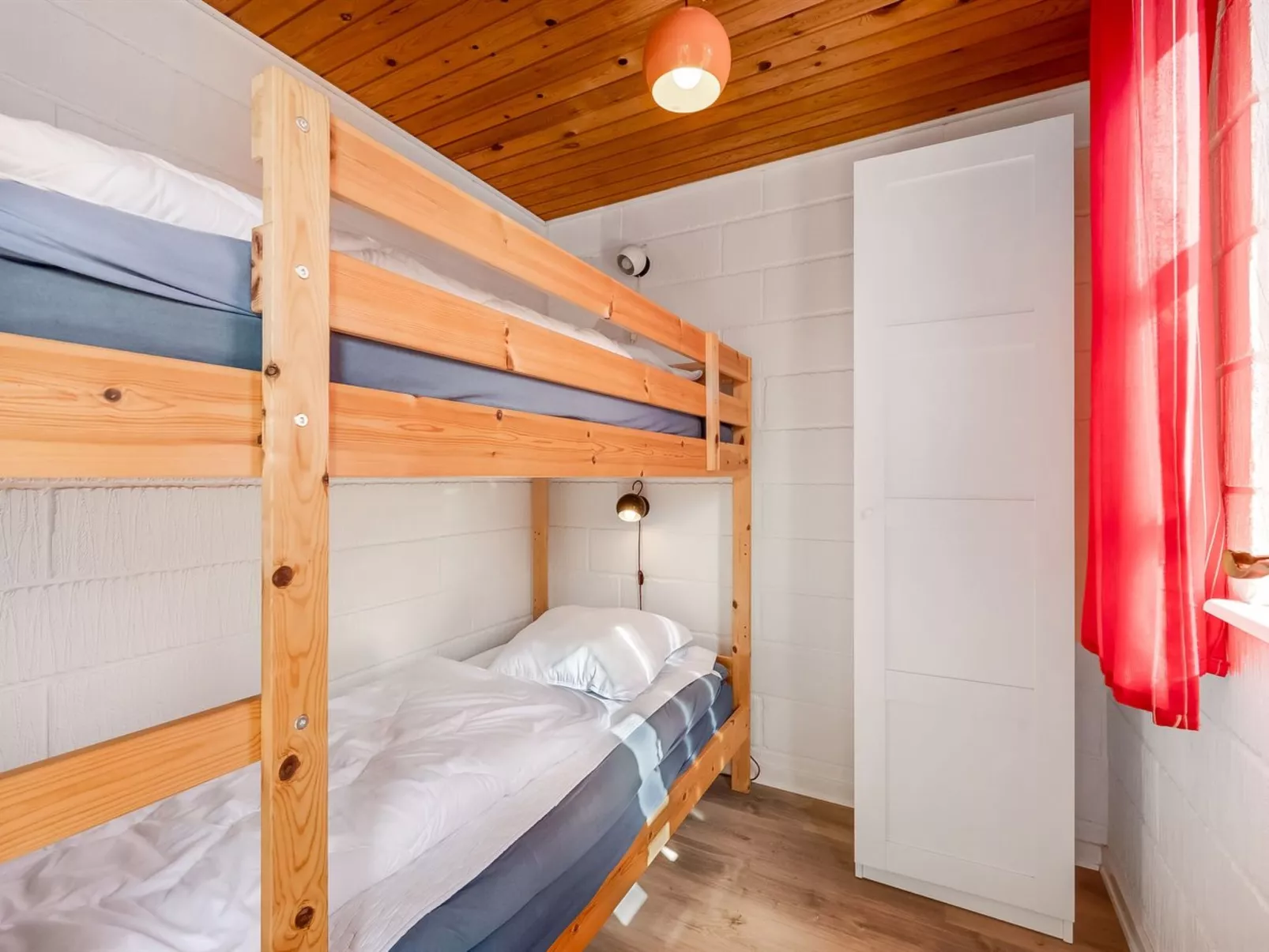 "Tuki" - 700m to the fjord-Inside