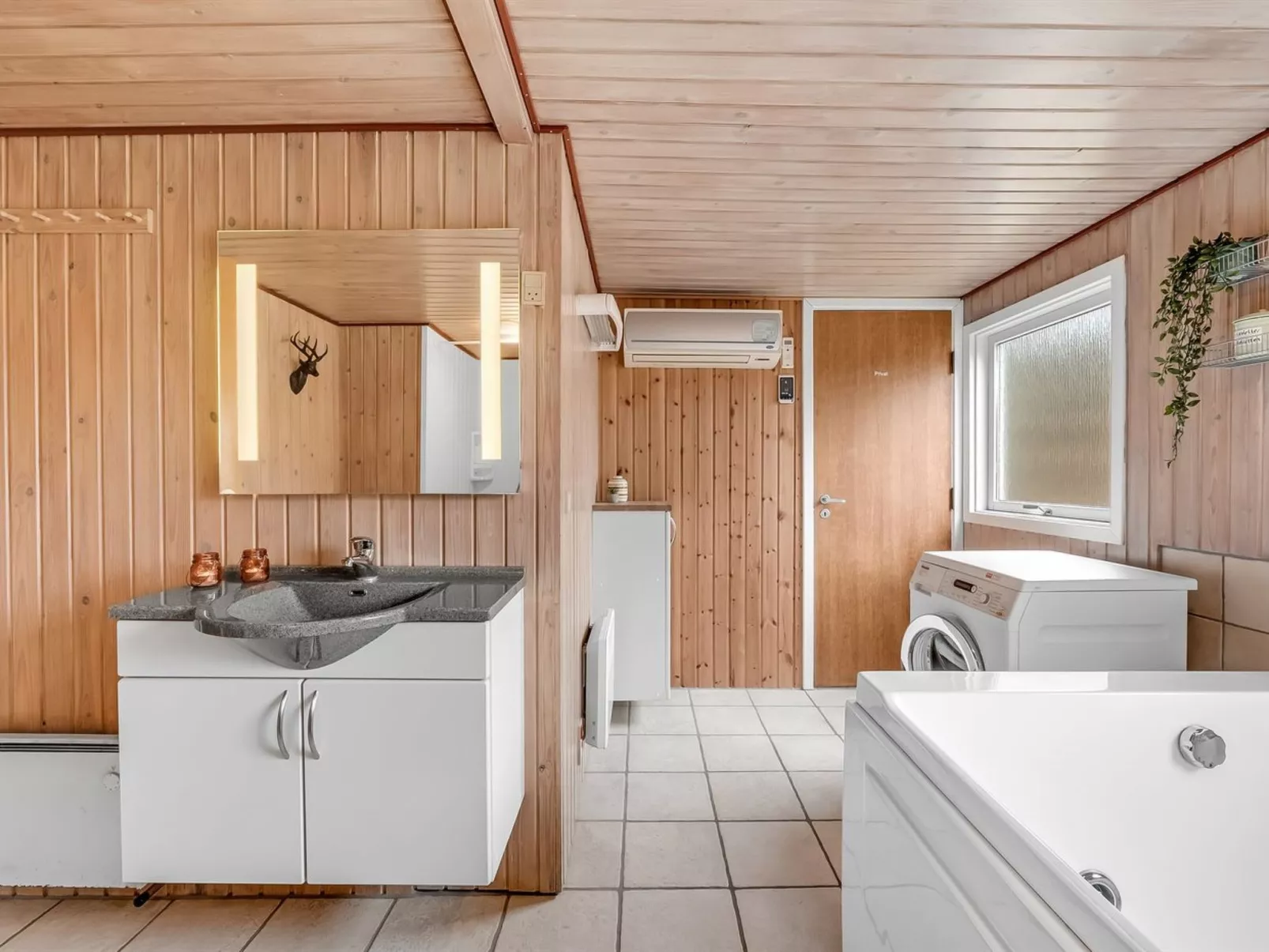 "Fredger" - 1.8km from the sea-Dedans