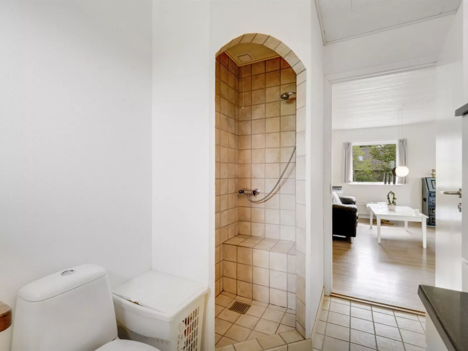 "Mikkeline" - 400m to the fjord-Drinnen