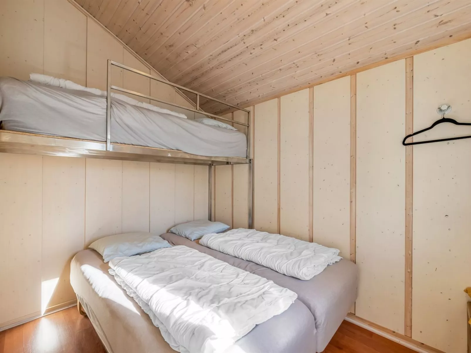 "Findus" - 1.2km to the fjord-Inside