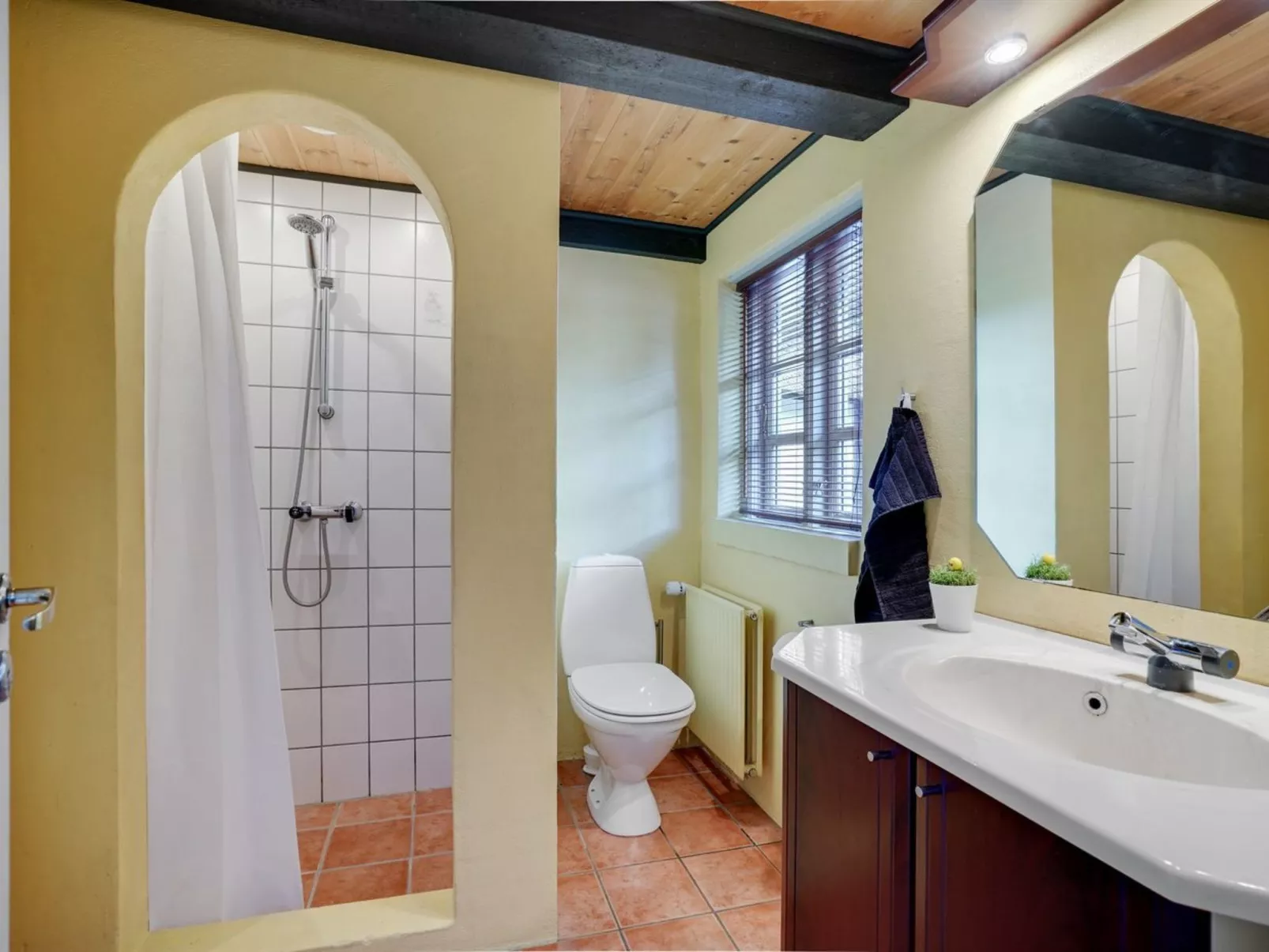 "Maileen" - 2.1km to the fjord-Dedans