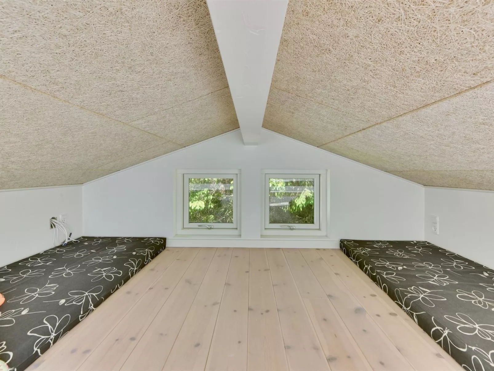 "Elena" - 800m to the fjord-Inside