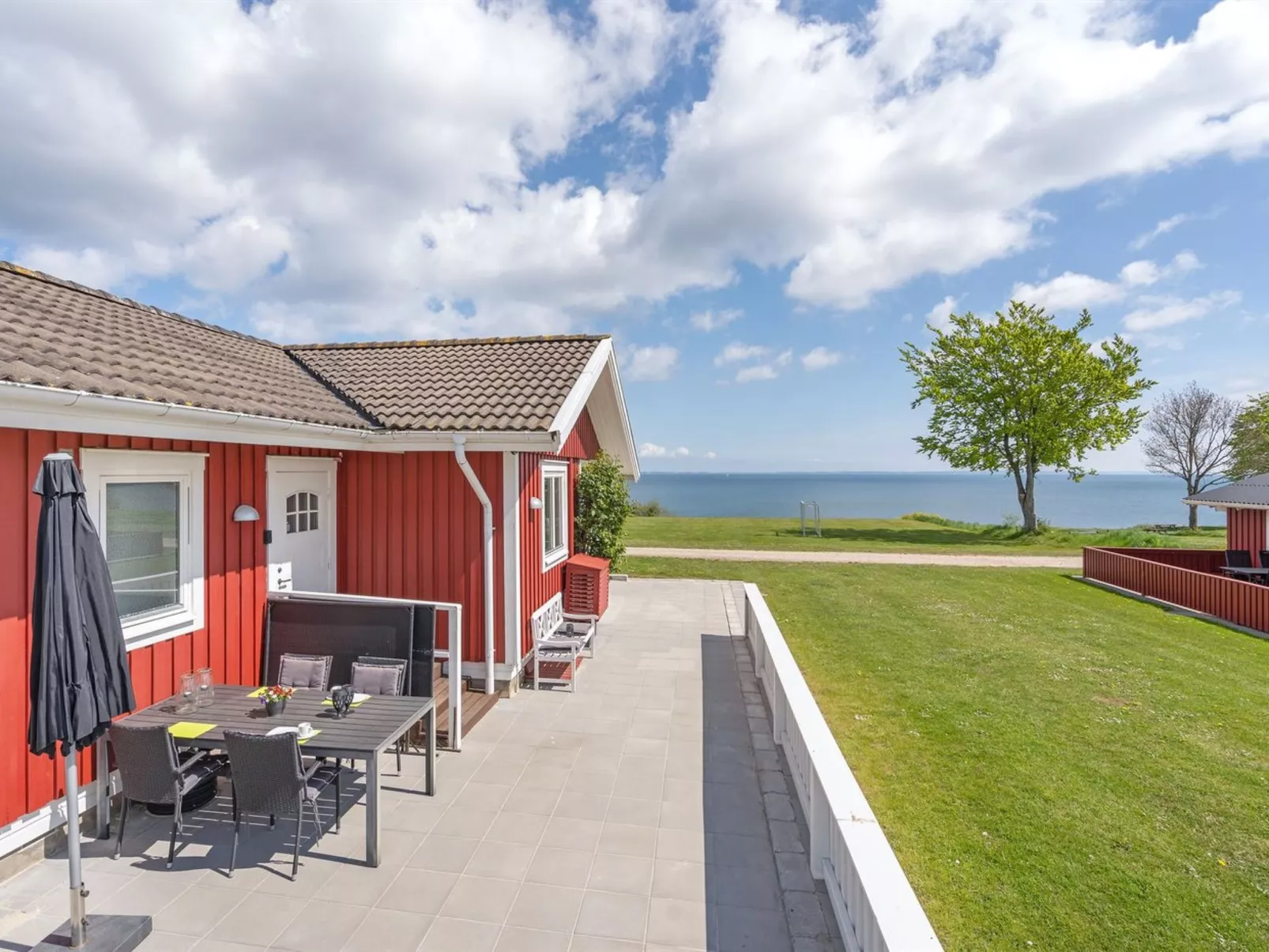 "Anastacia" - 75m from the sea-Outside