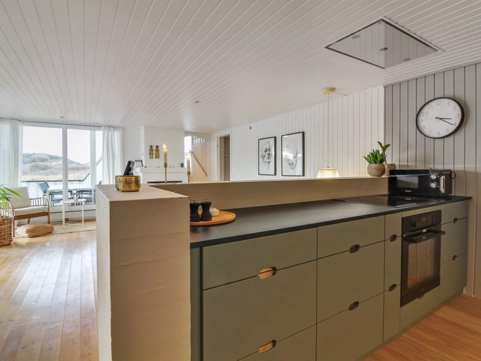 "Rutha" - 45m from the sea-Drinnen