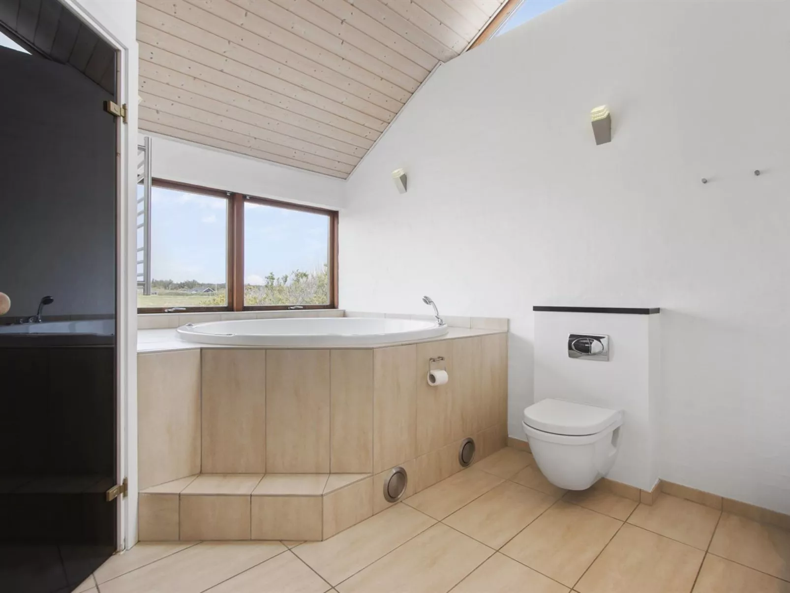 "Ilmatar" - 650m from the sea-Inside