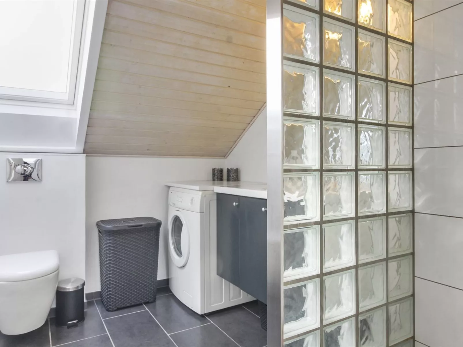 "Alvild" - 2.3km from the sea-Dedans