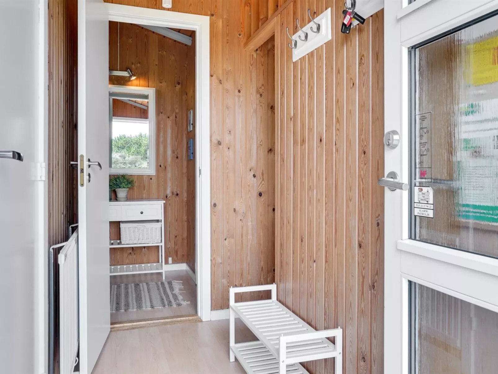 "Elgin" - 1.8km from the sea-Inside