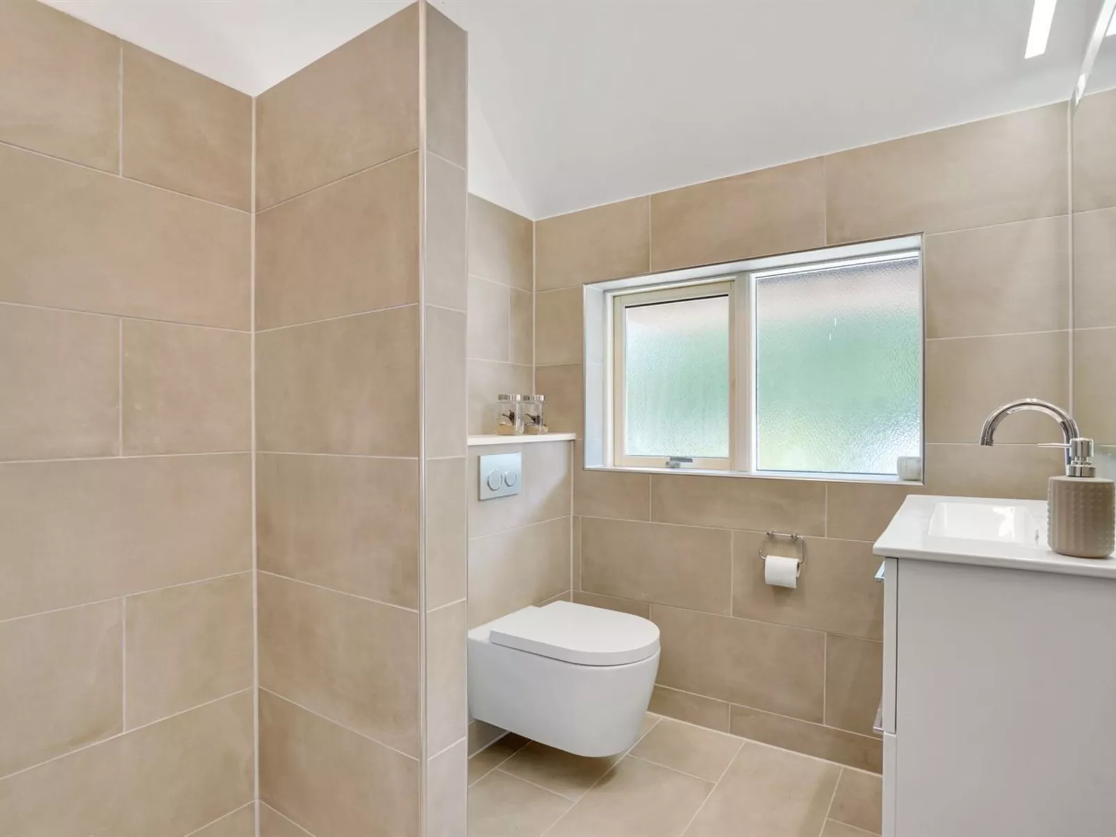 "Allin" - 1km from the sea-Drinnen