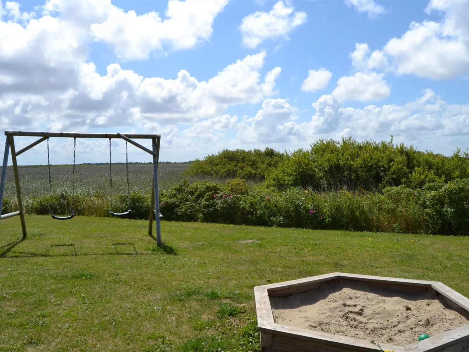 "Arnkil" - 700m from the sea-Draußen