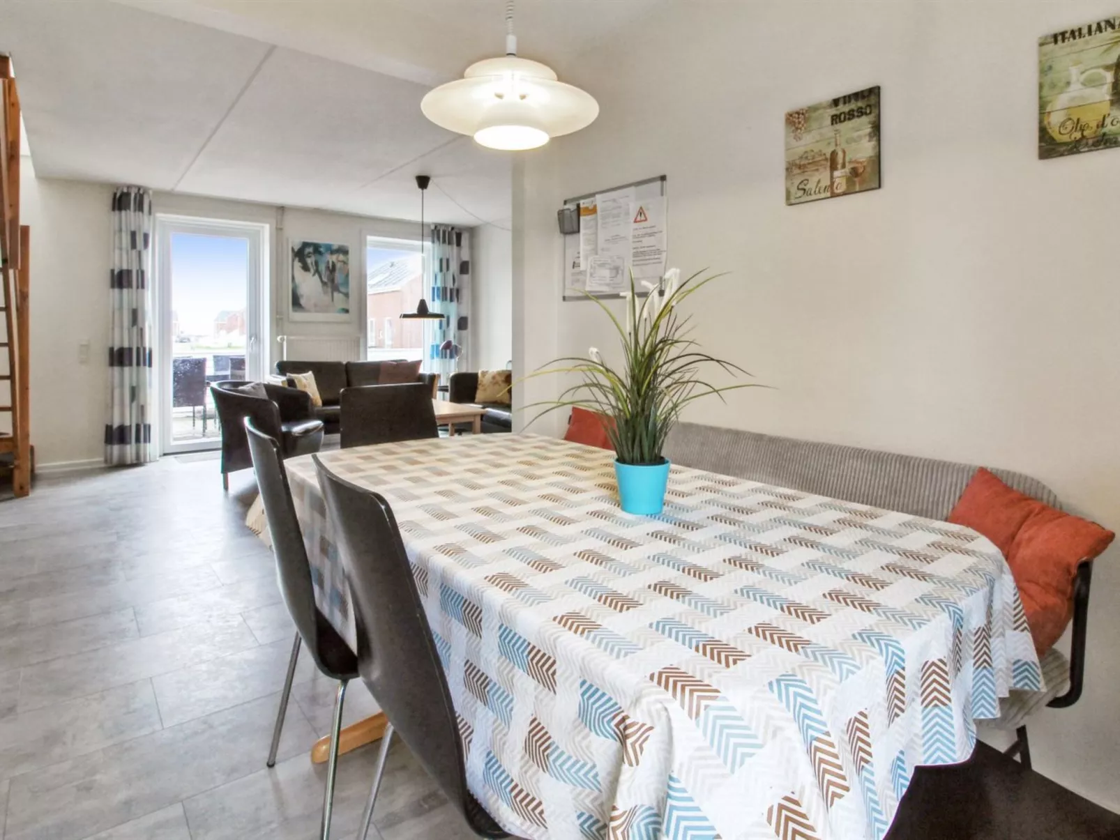 "Tinna" - 2.3km from the sea-Dedans