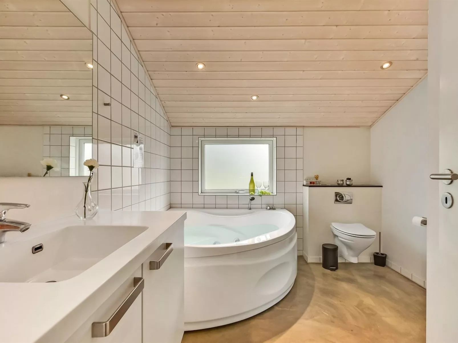 "Lav" - 3.8km from the sea-Dedans