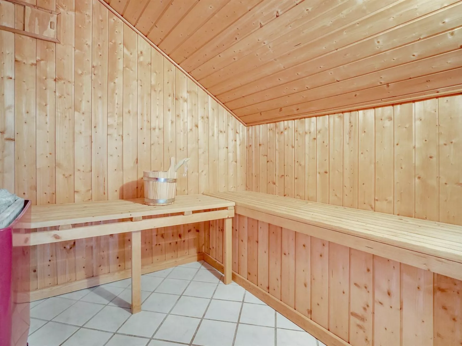 "Runulf" - 2.9km from the sea-Drinnen