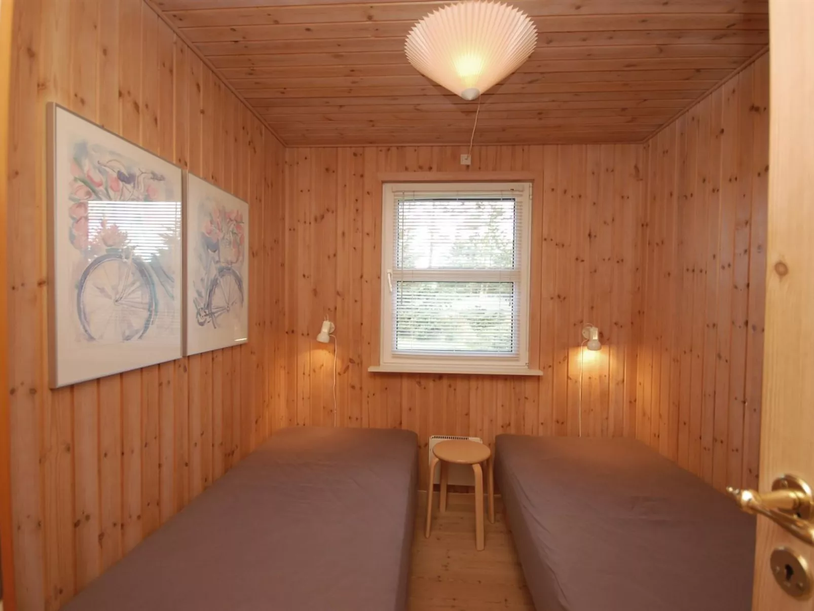 "Jaakob" - 4km from the sea-Drinnen