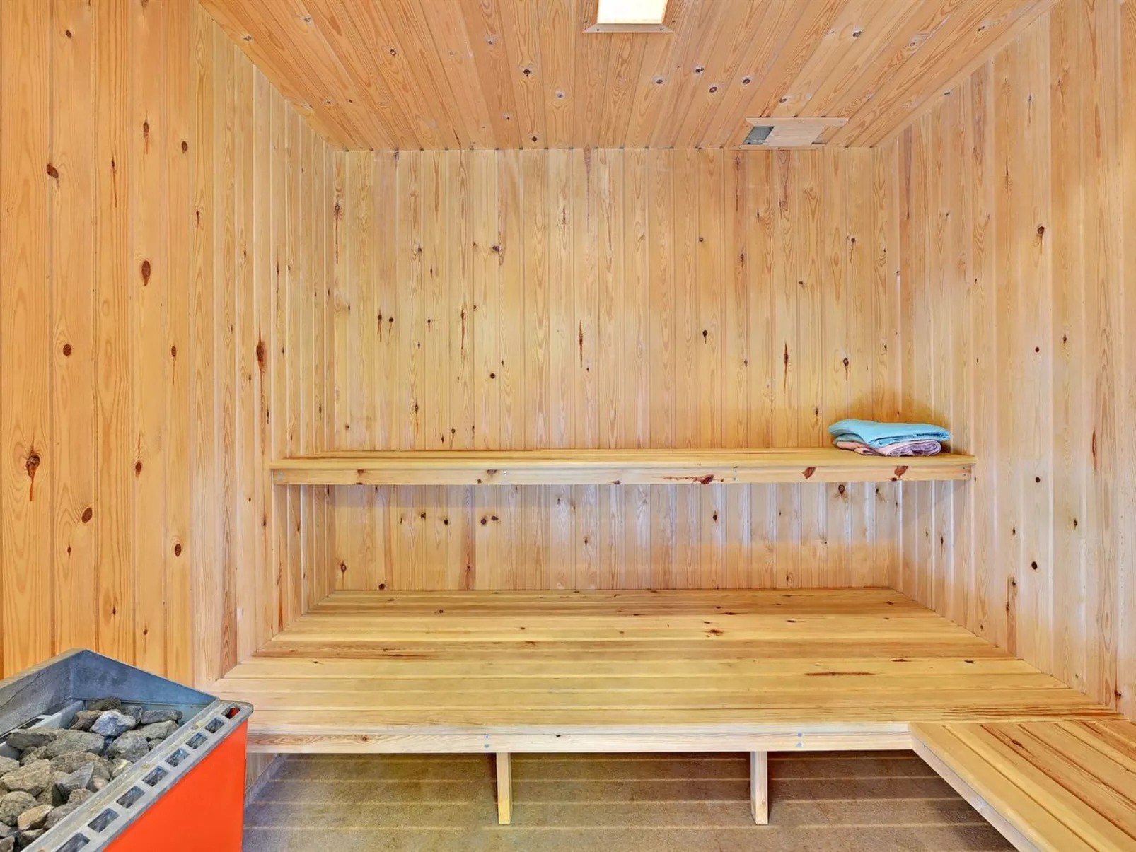 "Editt" - 2km from the sea-Inside