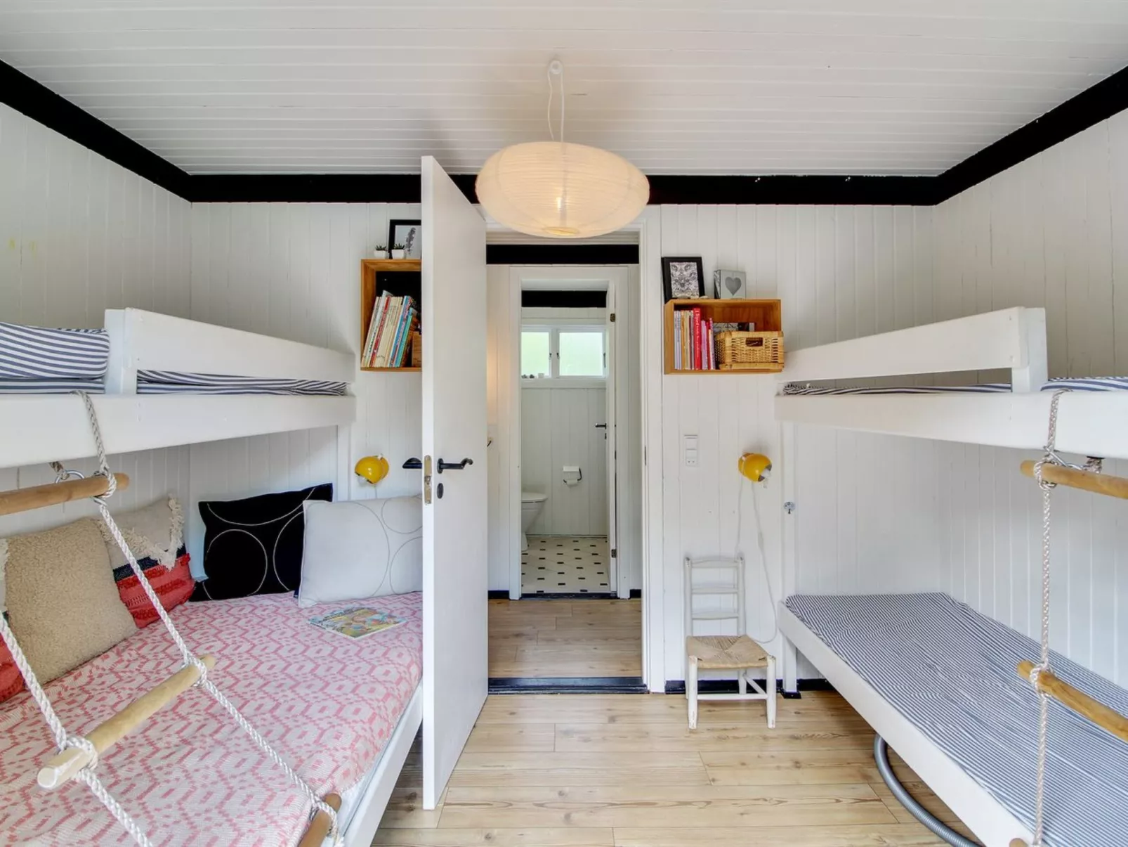 "Øllegård" - 250m from the sea-Dedans