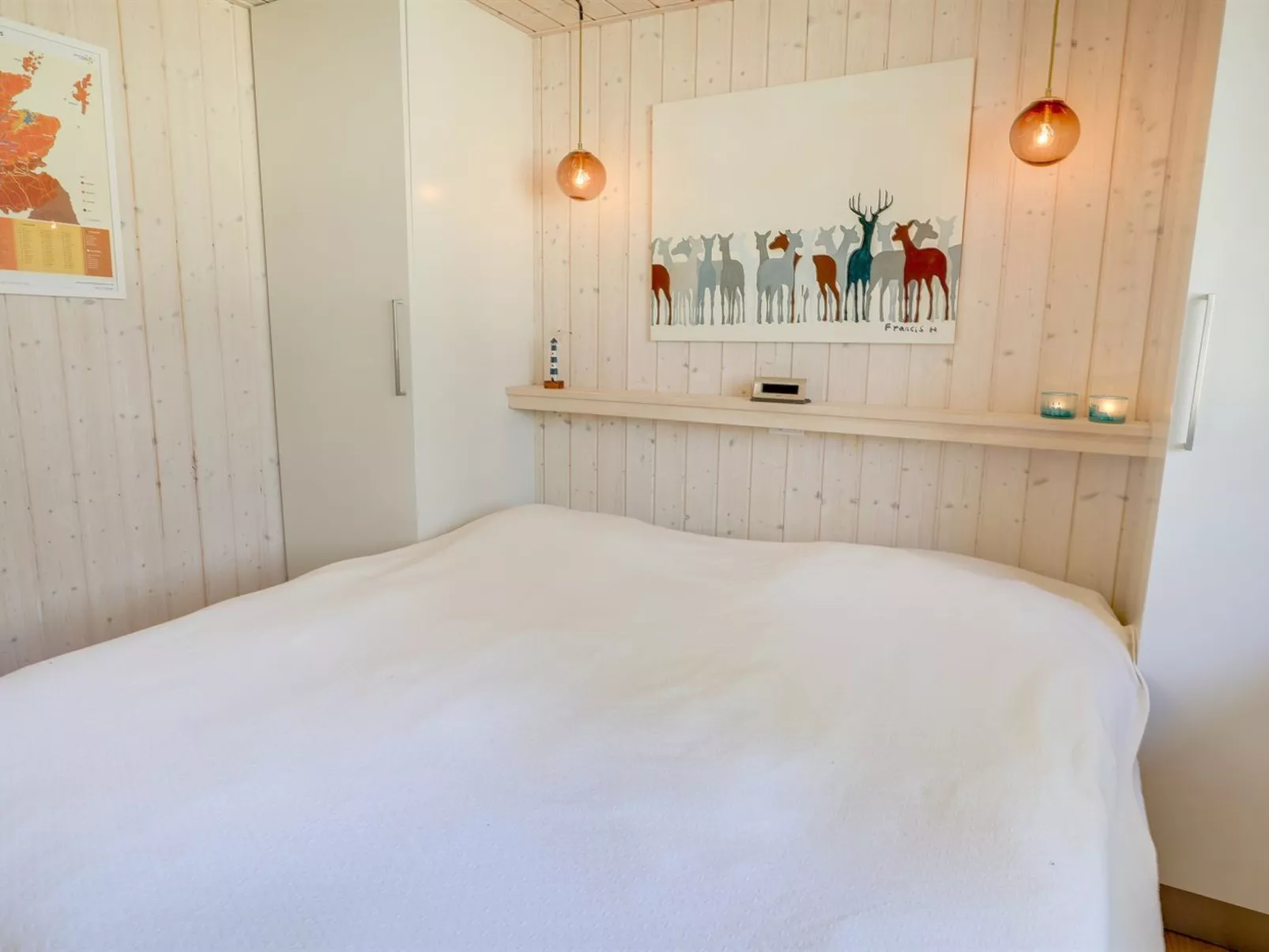 "Unto" - 25m from the sea-Drinnen