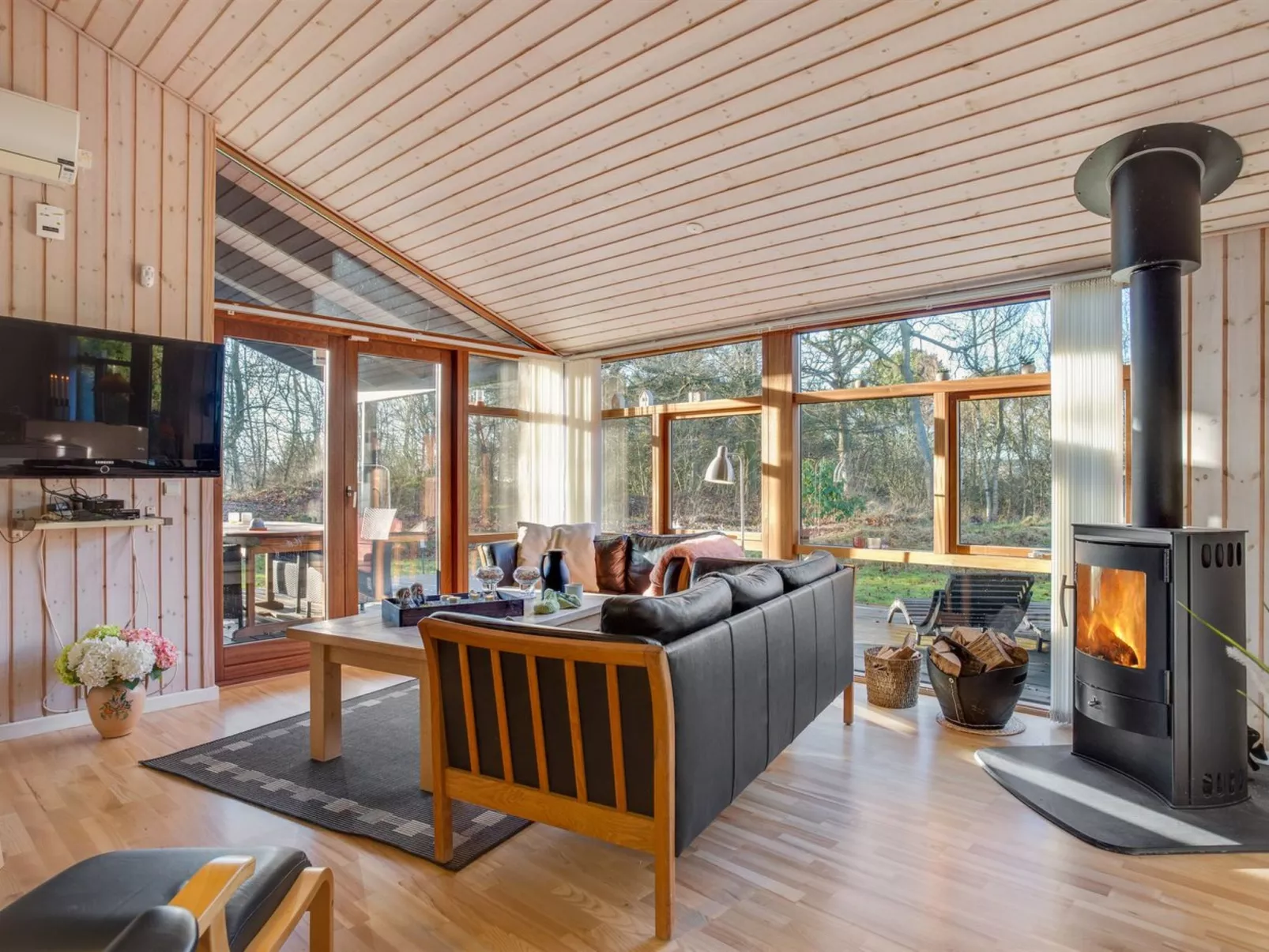 "Østmar" - 1.2km from the sea-Inside