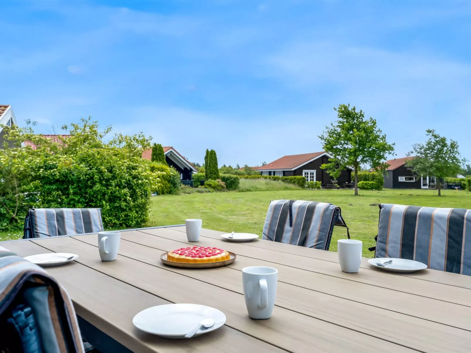 "Birtir" - 1.2km from the sea-Outside