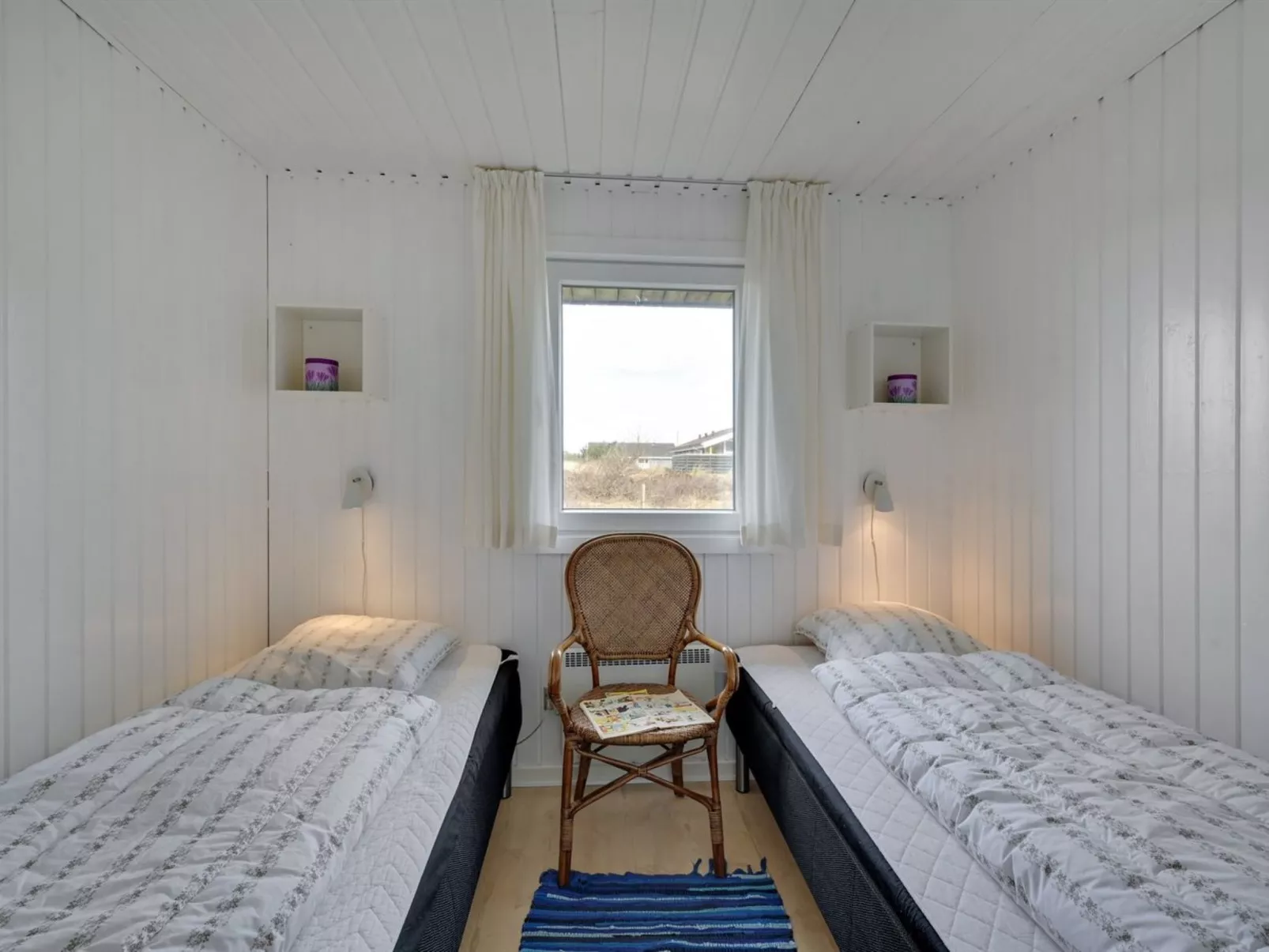 "Shalez" -  from the sea-Inside