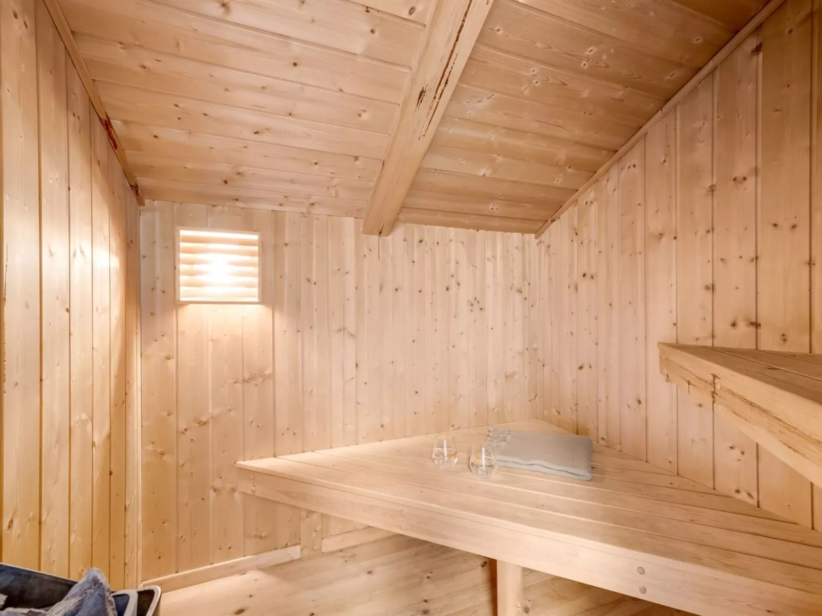 "Tuure" -  from the sea-Dedans