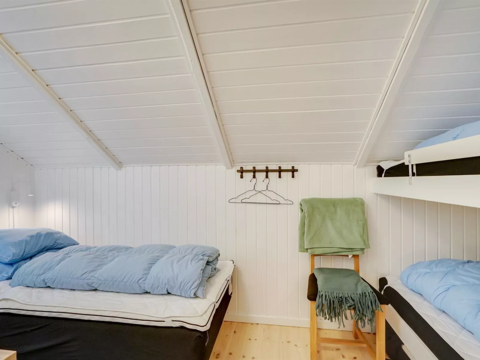 "Hjalmara" - 900m from the sea-Inside