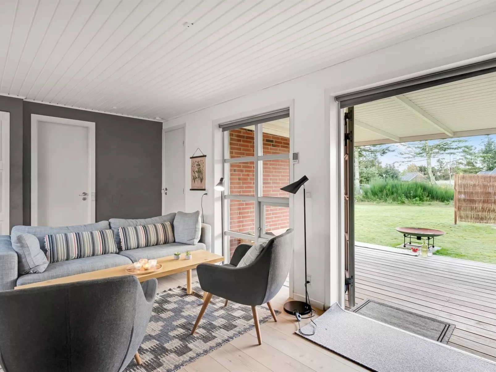 "Agni" - 800m from the sea-Dedans