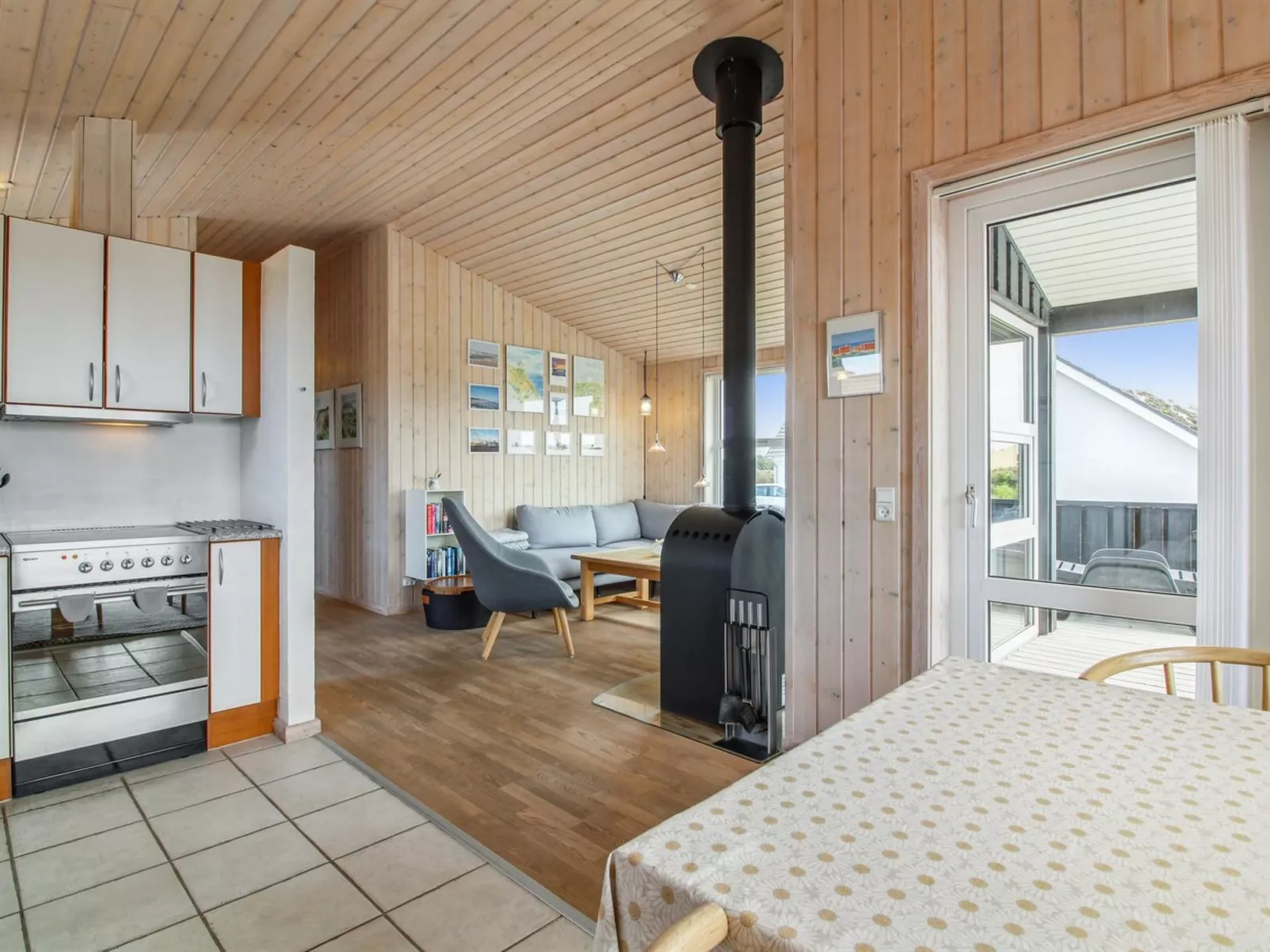 "Eyvin" - 100m from the sea-Inside