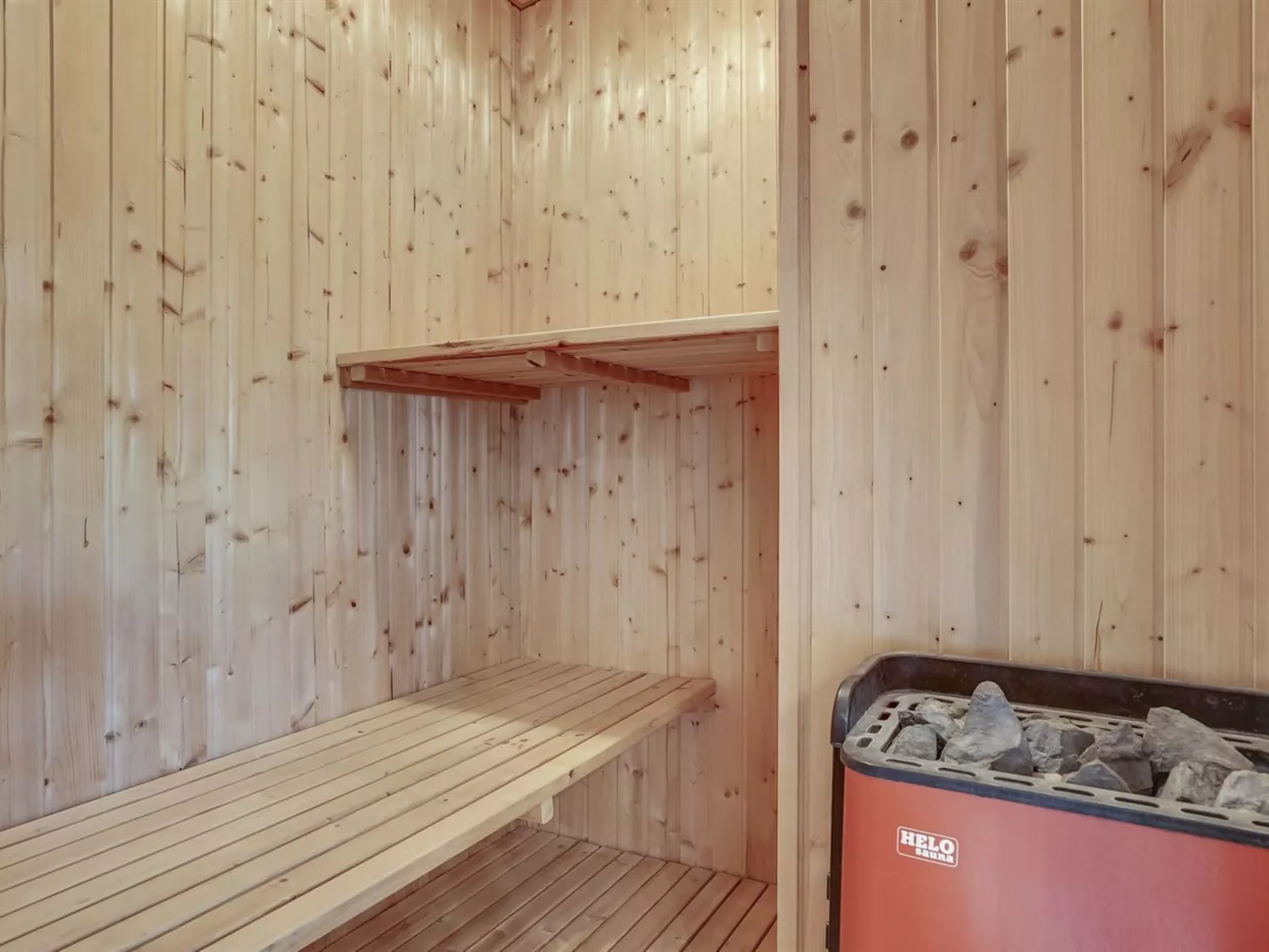 "Eugenie" - 450m from the sea-Drinnen