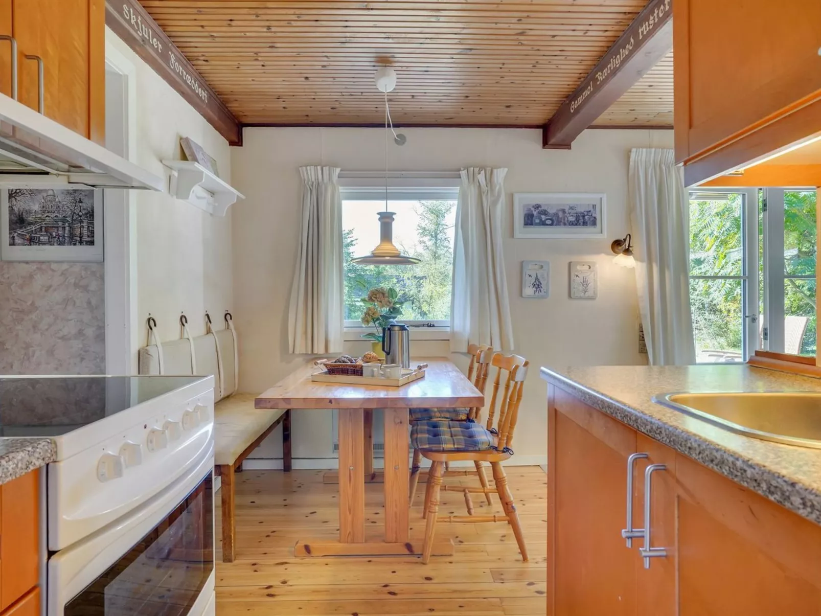 "Rahilka" - 700m from the sea-Inside