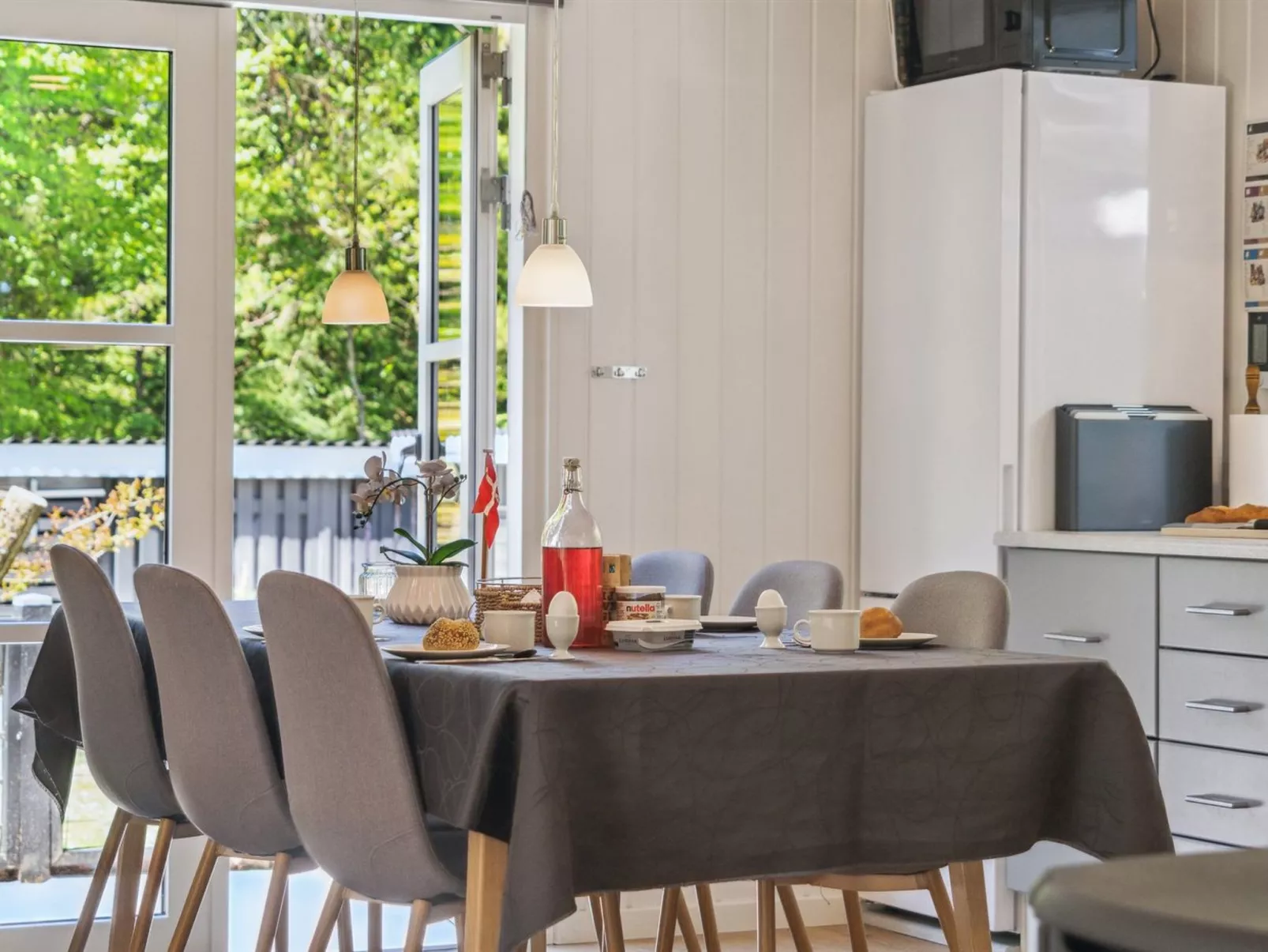 "Hunding" - 7km from the sea-Inside